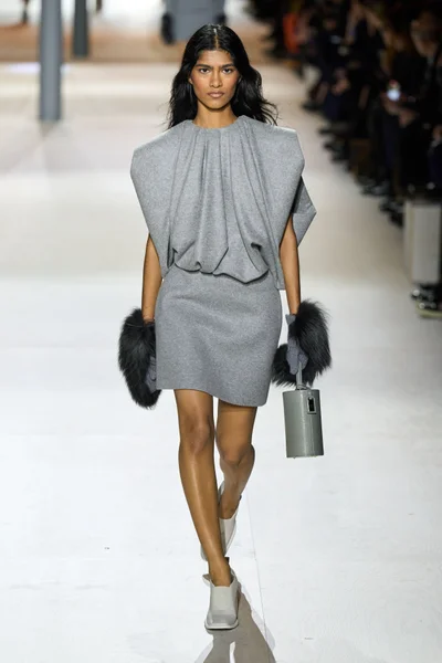 Look 24